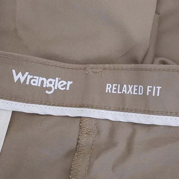 Wrangler Riata Flat Front Relaxed Fit Men's Casual Pants Size 40 x 30 - Picture 5 of 6